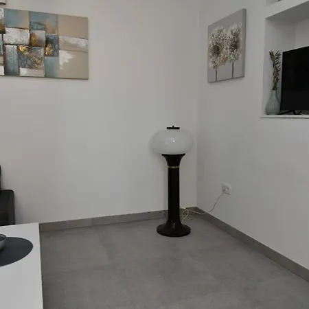 A 1 W Terrace 1 Min Walk To The Supetar