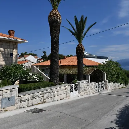 A 1 W Terrace 1 Min Walk To The Apartment