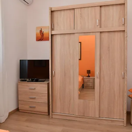A 1 W Terrace 1 Min Walk To The Apartment