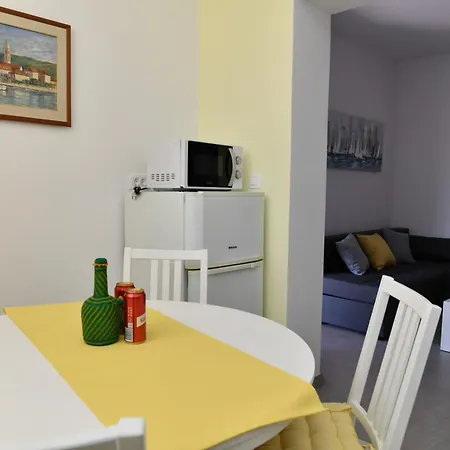 A 1 W Terrace 1 Min Walk To The * Supetar