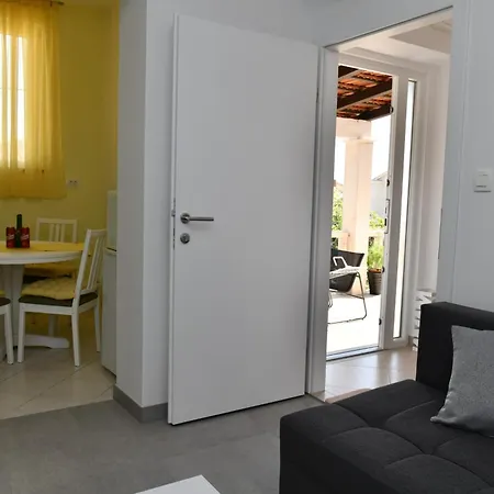 A 1 W Terrace 1 Min Walk To The Apartment