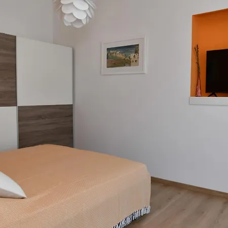A 1 W Terrace 1 Min Walk To The Apartment Supetar