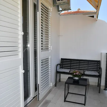 A 1 W Terrace 1 Min Walk To The