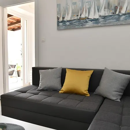A 1 W Terrace 1 Min Walk To The * Supetar